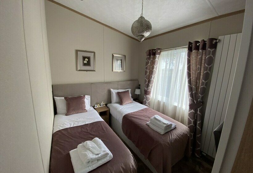 Rivendale 8 & Hot Tub 2 Bed