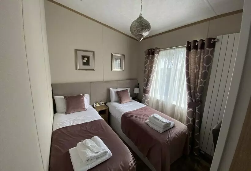 Rivendale 8 & Hot Tub 2 Bed