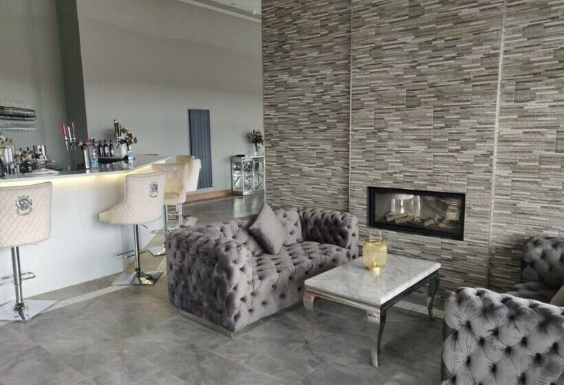 Rivendale 8 & Hot Tub 2 Bed