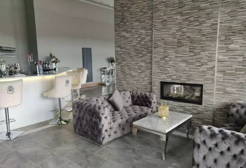 Rivendale 8 & Hot Tub 2 Bed