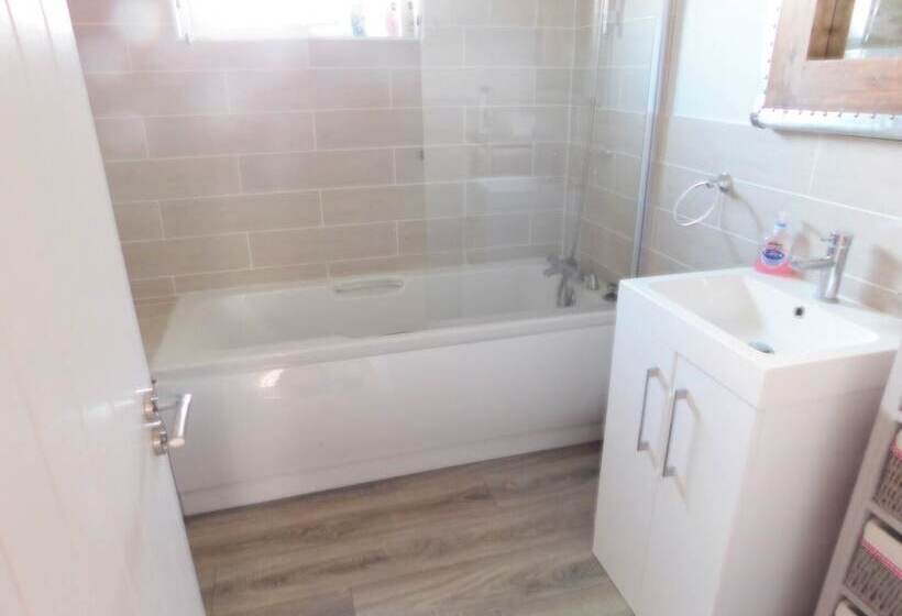 Spacious 2 Bed Lodge In Bury Saint Edmunds