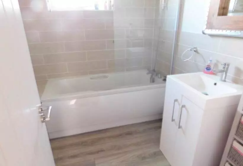 Spacious 2 Bed Lodge In Bury Saint Edmunds