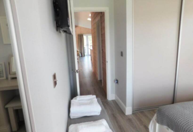 Spacious 2 Bed Lodge In Bury Saint Edmunds