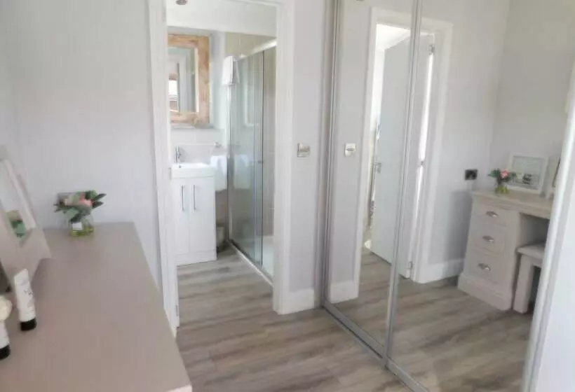 Spacious 2 Bed Lodge In Bury Saint Edmunds