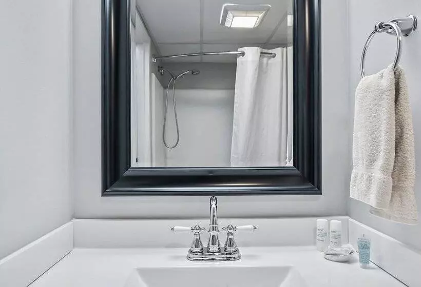 Hotelli First Floor Standard Deluxe King