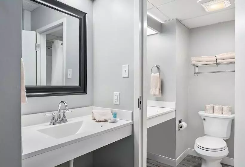 Hotelli First Floor Standard Deluxe King