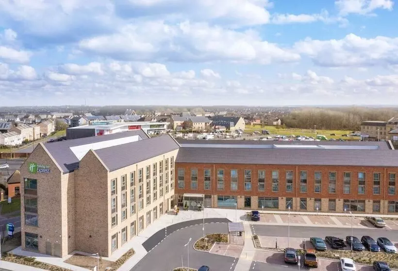 Hotelli Holiday Inn Express Cambridge West   Cambourne, An Ihg