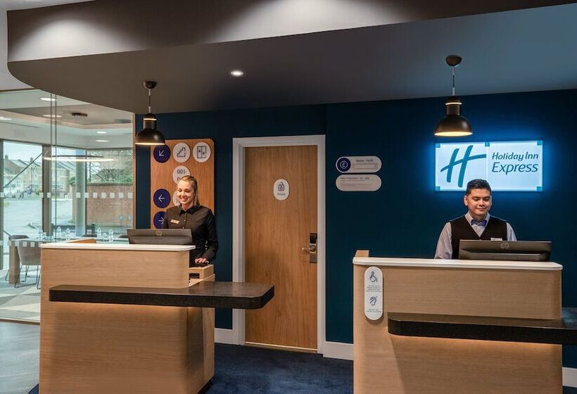 فندق Holiday Inn Express Cambridge West   Cambourne, An Ihg