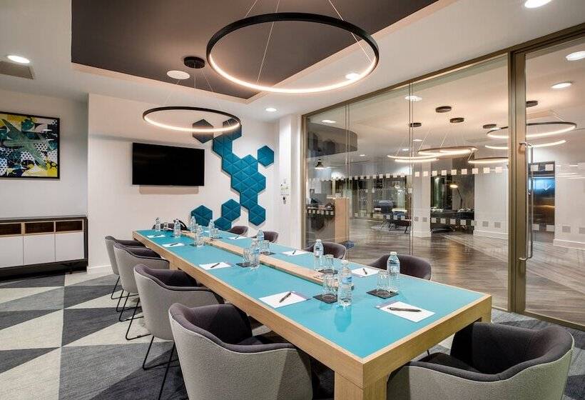 فندق Holiday Inn Express Cambridge West   Cambourne, An Ihg