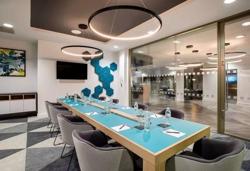 Hotelli Holiday Inn Express Cambridge West   Cambourne, An Ihg