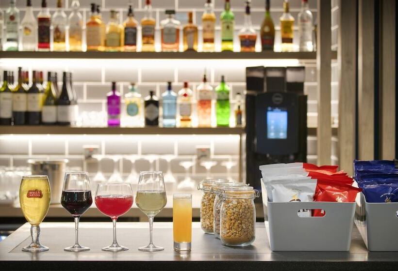 فندق Holiday Inn Express Cambridge West   Cambourne, An Ihg