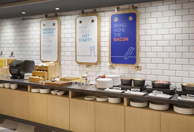 فندق Holiday Inn Express Cambridge West   Cambourne, An Ihg