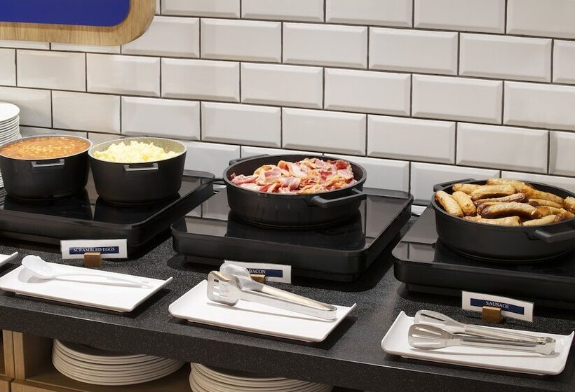 فندق Holiday Inn Express Cambridge West   Cambourne, An Ihg