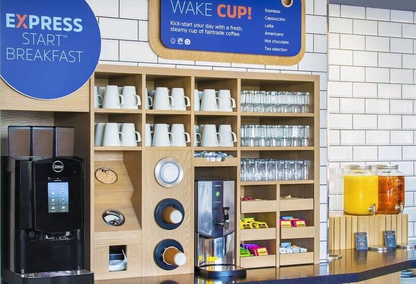 فندق Holiday Inn Express Cambridge West   Cambourne, An Ihg