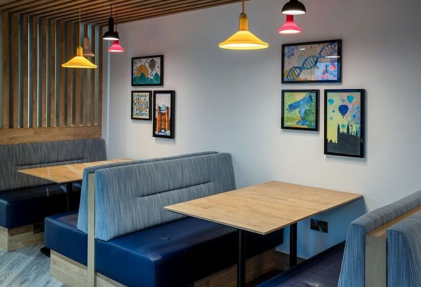 فندق Holiday Inn Express Cambridge West   Cambourne, An Ihg