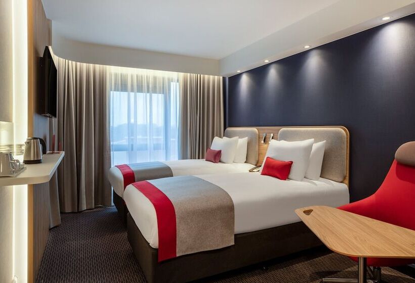 فندق Holiday Inn Express Cambridge West   Cambourne, An Ihg