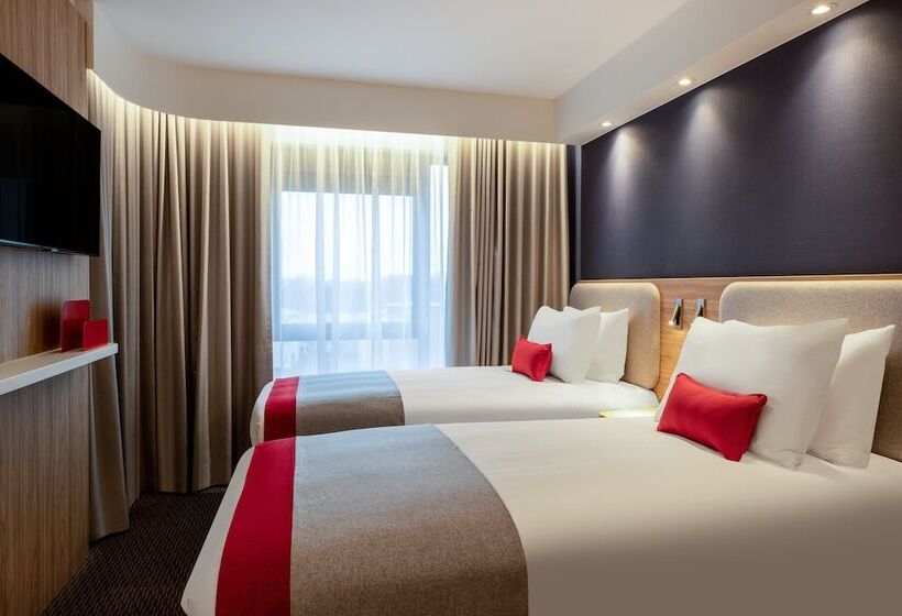 فندق Holiday Inn Express Cambridge West   Cambourne, An Ihg