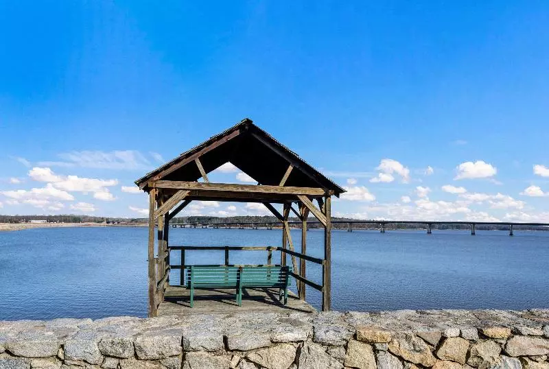 Hotelli Quality Inn  On The Lake Clarksvilleboydton