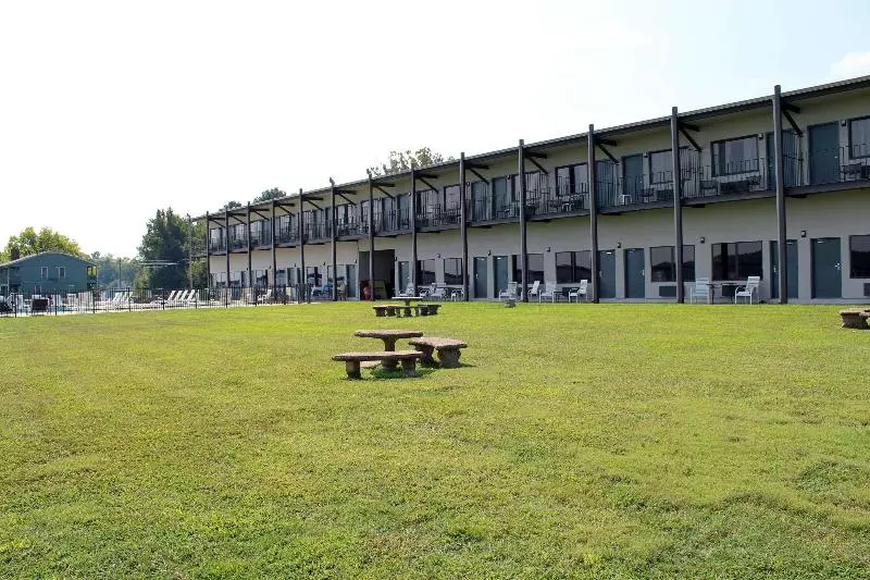 Hotelli Quality Inn  On The Lake Clarksvilleboydton