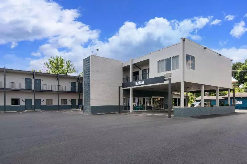 Hotelli Quality Inn  On The Lake Clarksvilleboydton