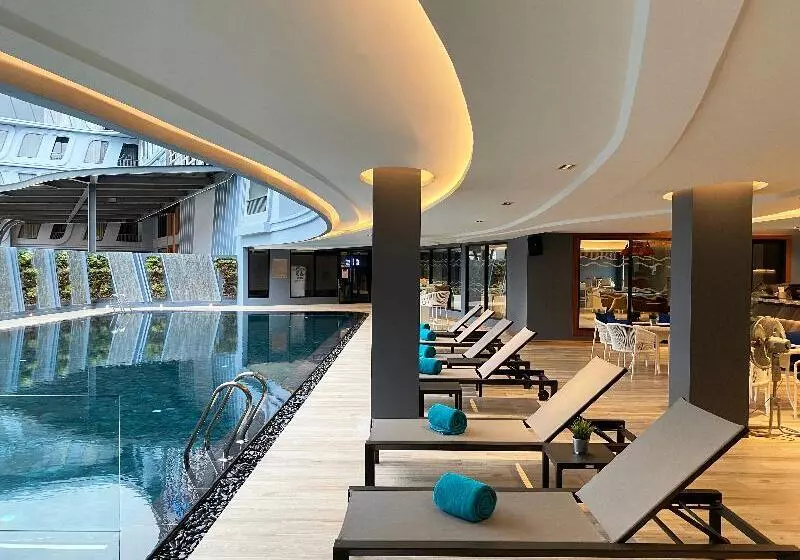 Hotelli The Oceanic Sportel Phuket   Sha Extra Plus