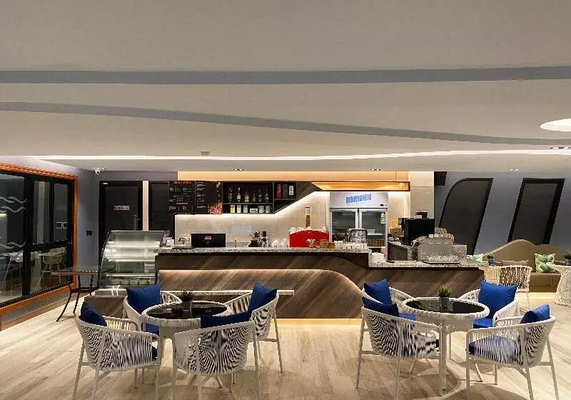 Hotelli The Oceanic Sportel Phuket   Sha Extra Plus