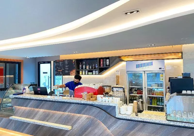 Hotelli The Oceanic Sportel Phuket   Sha Extra Plus