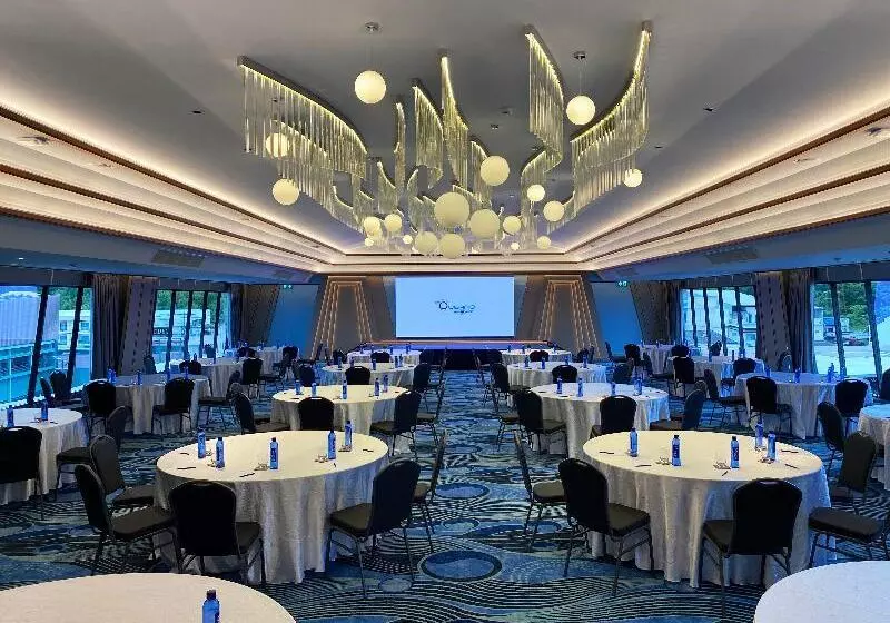 Hotelli The Oceanic Sportel Phuket   Sha Extra Plus