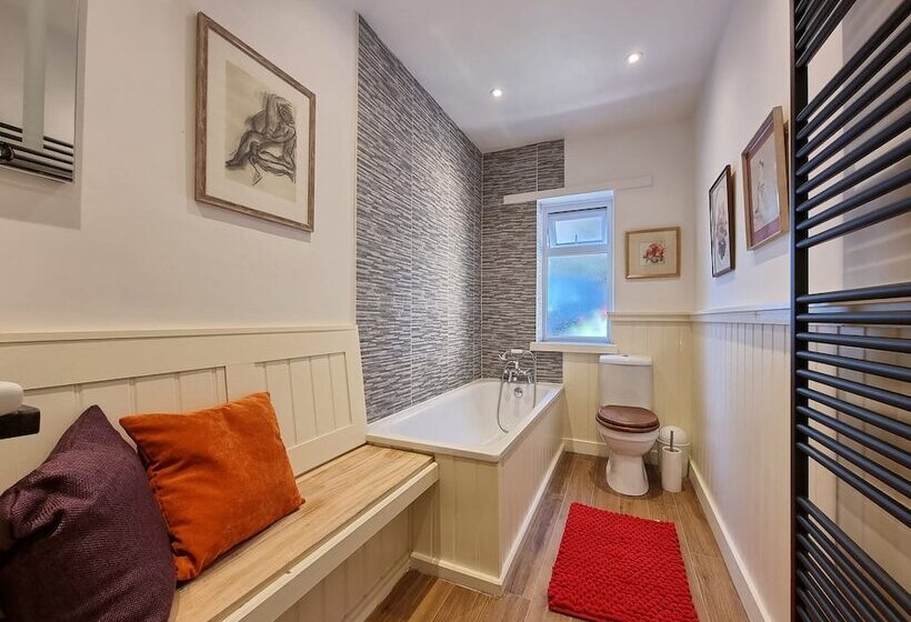 Cosy House In Eigionfa