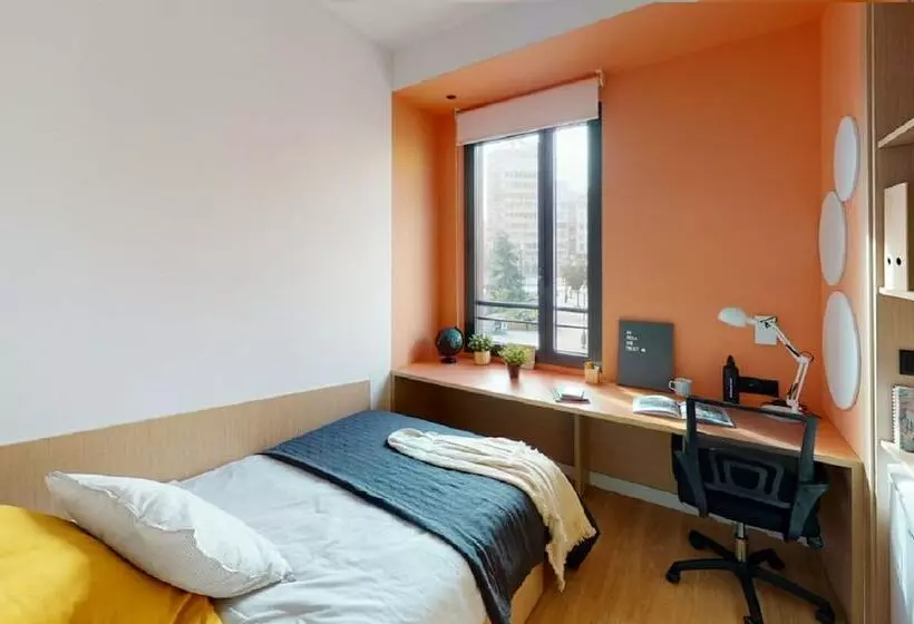 مسافرخانه Residencia Universitaria Resa Málaga Centro