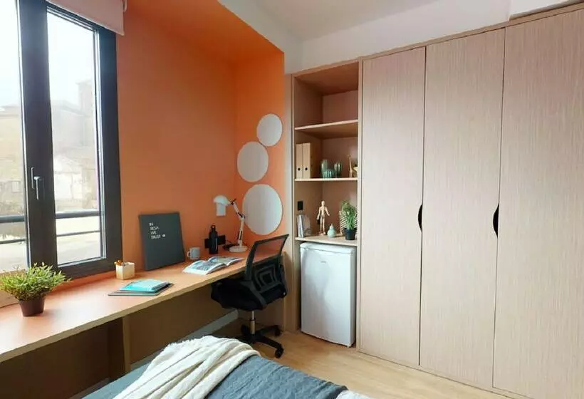 مسافرخانه Residencia Universitaria Resa Málaga Centro