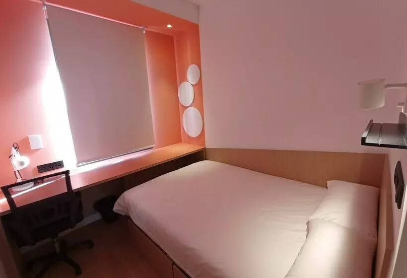 مسافرخانه Residencia Universitaria Resa Málaga Centro