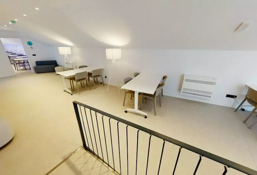 مسافرخانه Residencia Universitaria Resa Málaga Centro