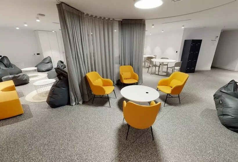 مسافرخانه Residencia Universitaria Resa Málaga Centro