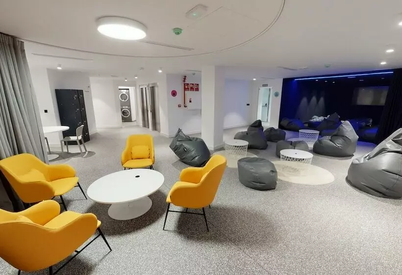 مسافرخانه Residencia Universitaria Resa Málaga Centro