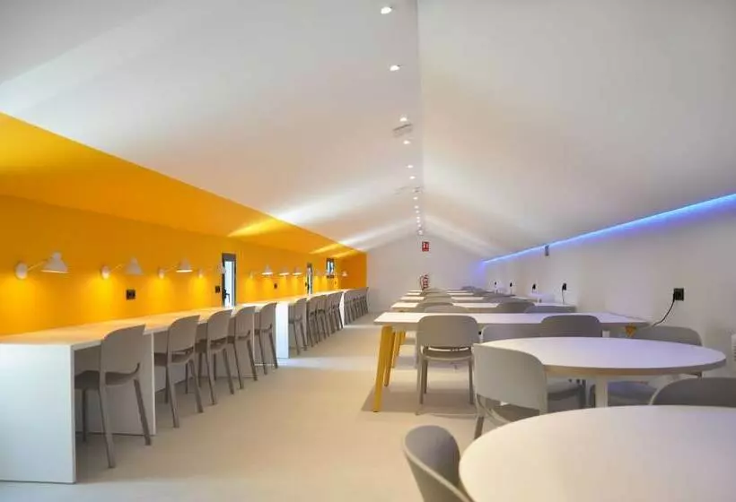 مسافرخانه Residencia Universitaria Resa Málaga Centro