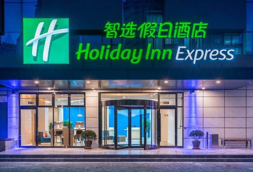 Hotel Holiday Inn Express Qingdao City Center, An Ihg