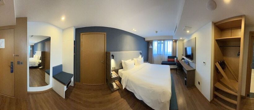 Hotel Holiday Inn Express Qingdao City Center, An Ihg