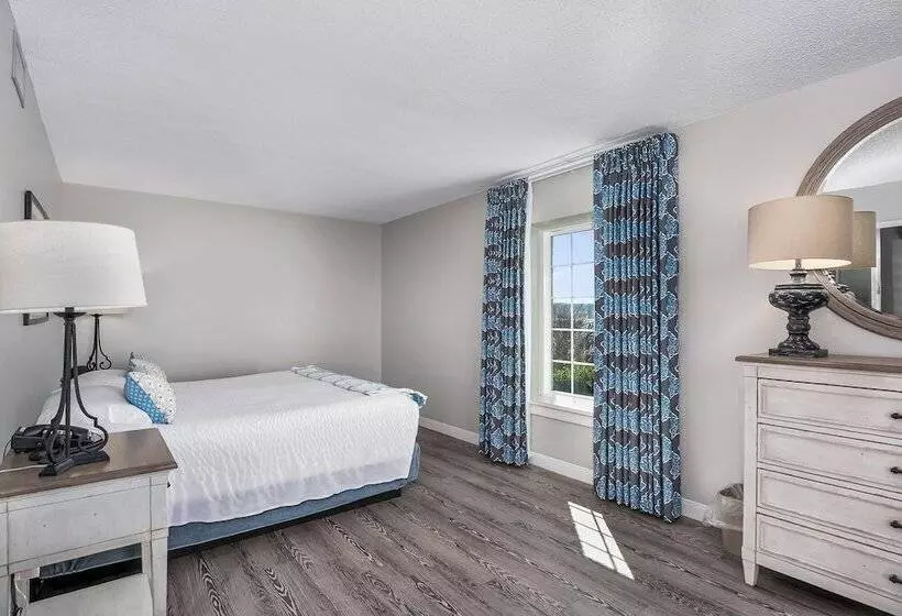 Lomakeskus First Floor Master Suite Bay View