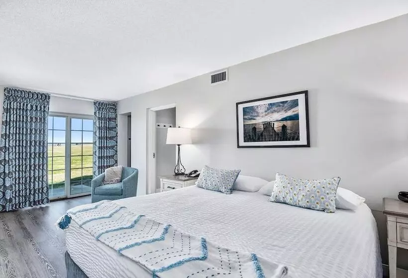 Lomakeskus First Floor Master Suite Bay View