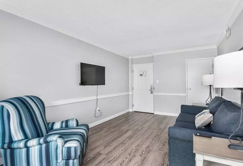 Lomakeskus First Floor Master Suite Bay View