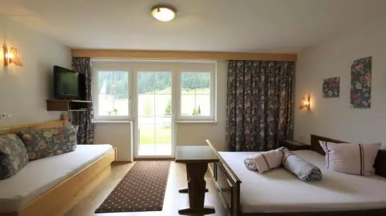 هتل Ferienwohnung Alpenhof