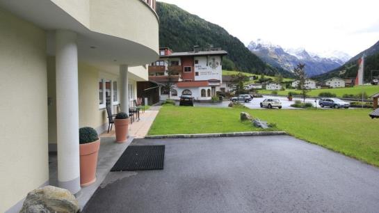 Hotelli Ferienwohnung Alpenhof