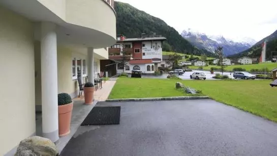 هتل Ferienwohnung Alpenhof