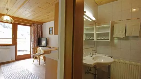 هتل Ferienwohnung Alpenhof