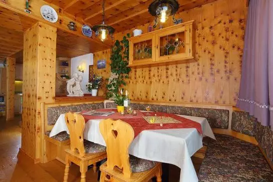 تختخواب و صبحانه Haus Hubertus