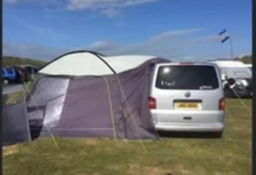Hotelli Pembs Campervan Vw T5 Travel And Stay In Style
