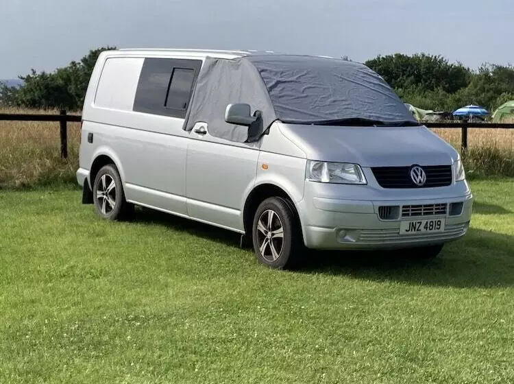 Hotelli Pembs Campervan Vw T5 Travel And Stay In Style