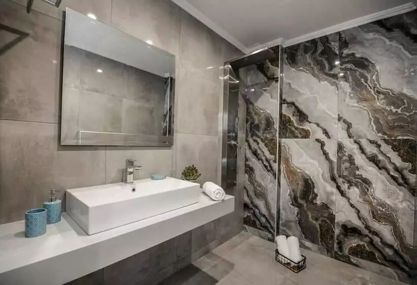 Le Grand Reve Apartments & Luxury Suites