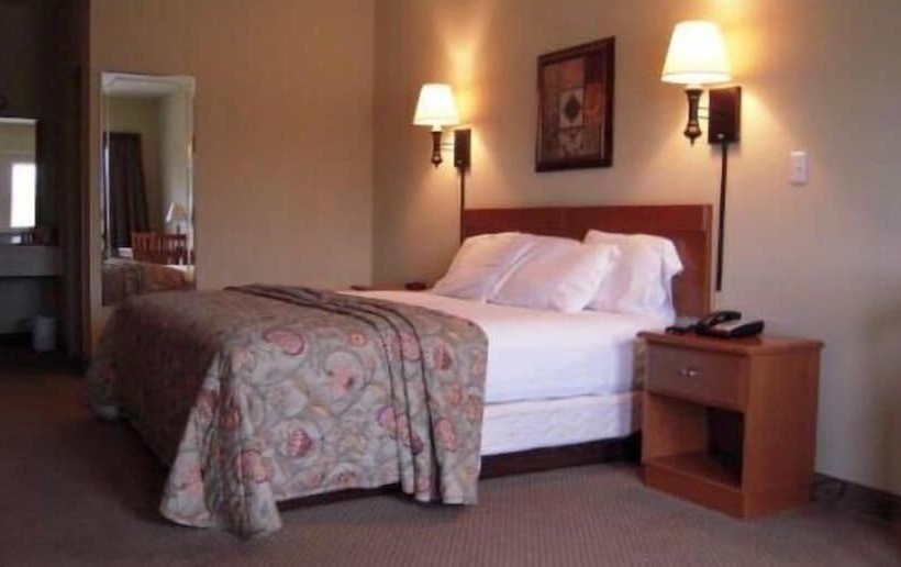 Мотель City Heart Inn & Suites